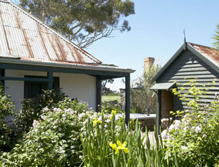 Building - Ziebell's Farmhouse Museum and Heritage Garden